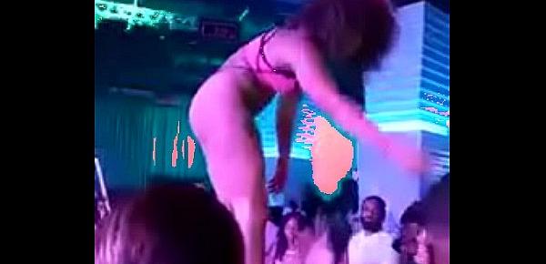  Table Dance Ariana Lesbo